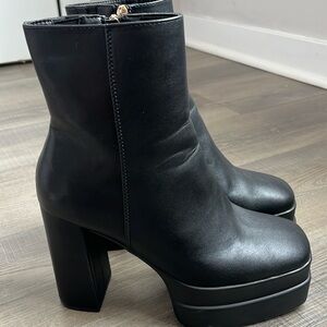 Heel boots